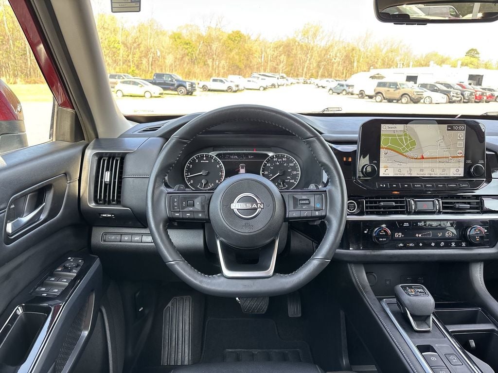 2024 Nissan Pathfinder SL