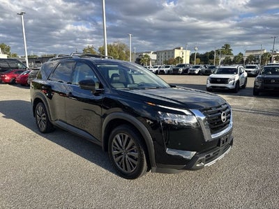 2024 Nissan Pathfinder SL