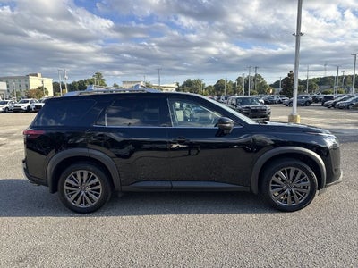 2024 Nissan Pathfinder SL