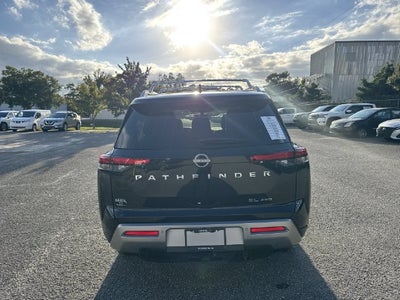 2024 Nissan Pathfinder SL