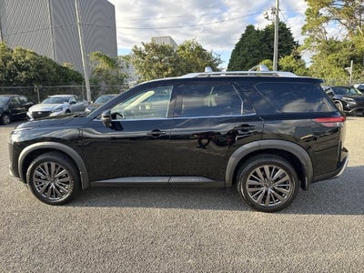2024 Nissan Pathfinder SL