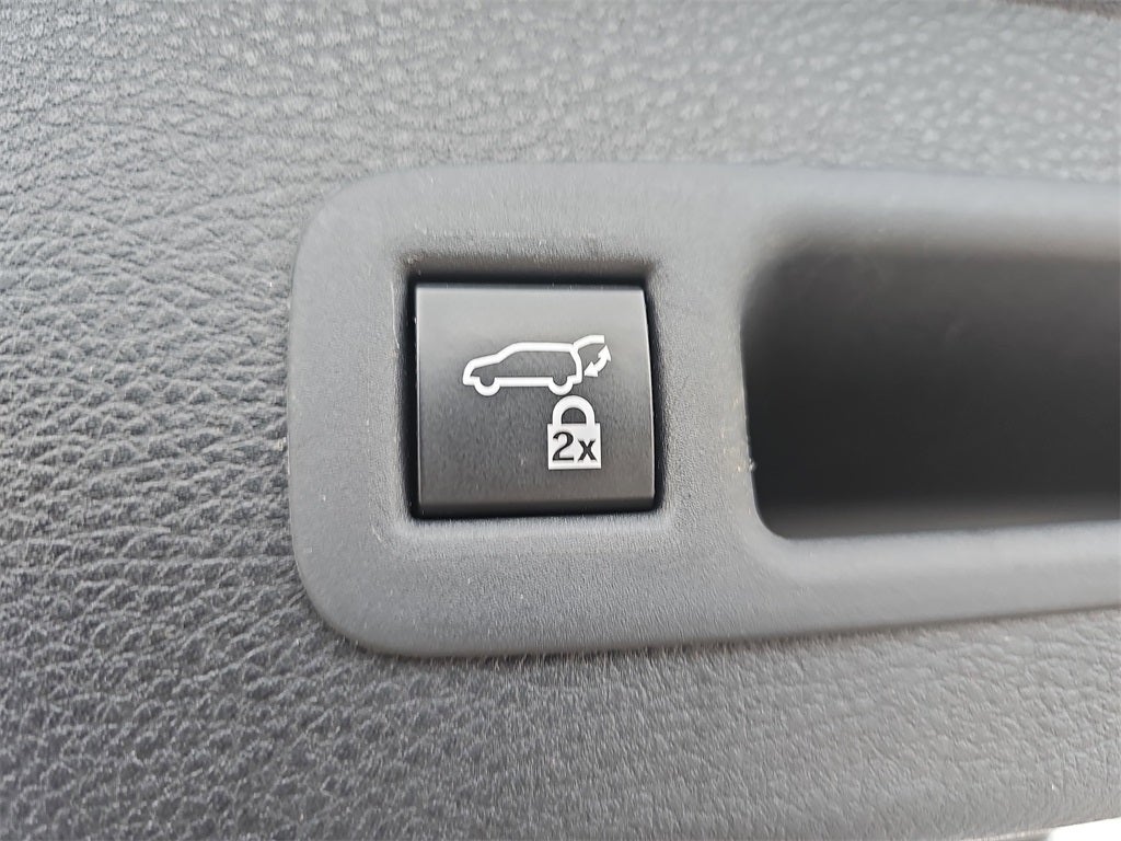 2023 Toyota Sienna Woodland Edition 7 Passenger