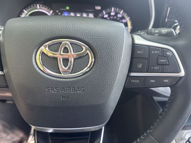 2022 Toyota Highlander Hybrid Platinum