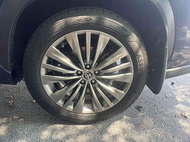 2022 Toyota Highlander Hybrid Platinum