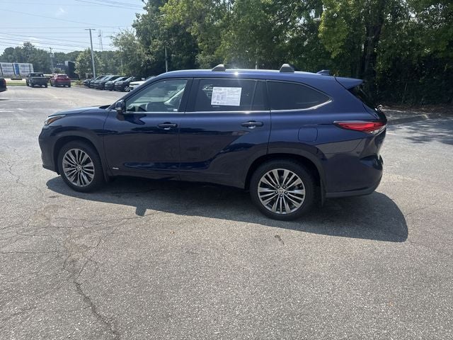 2022 Toyota Highlander Hybrid Platinum
