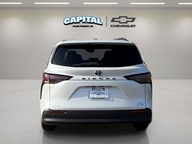 2023 Toyota Sienna XLE 8 Passenger