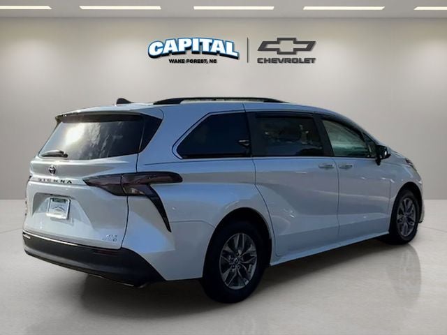 2023 Toyota Sienna XLE 8 Passenger
