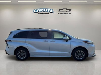 2023 Toyota Sienna XLE 8 Passenger