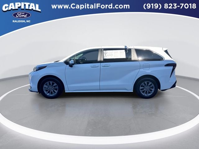 2024 Toyota Sienna LE 8 Passenger