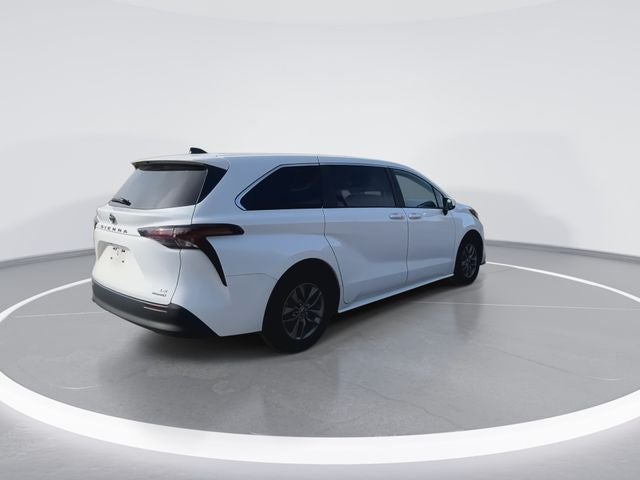 2024 Toyota Sienna LE 8 Passenger