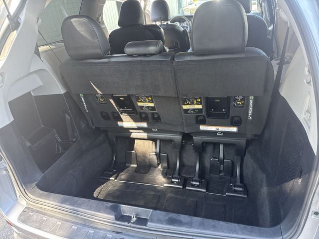 2017 Toyota Sienna SE Premium 8 Passenger