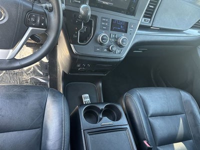 2017 Toyota Sienna SE Premium 8 Passenger
