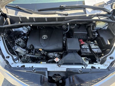2017 Toyota Sienna SE Premium 8 Passenger