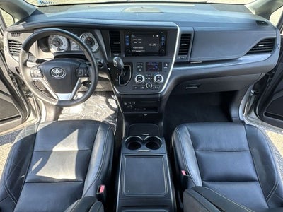 2017 Toyota Sienna SE Premium 8 Passenger