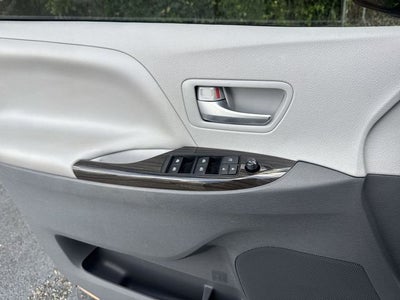 2018 Toyota Sienna XLE 8 Passenger