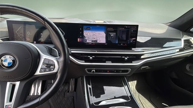 2023 BMW X7 M60i