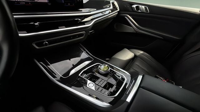 2023 BMW X7 M60i