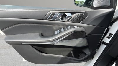 2023 BMW X7 M60i