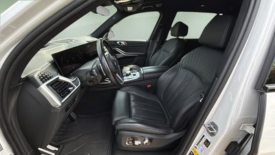 2023 BMW X7 M60i