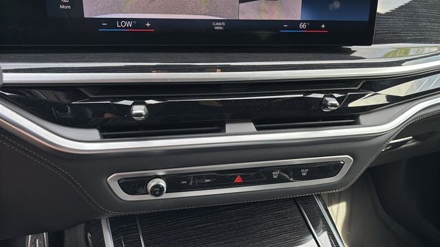 2023 BMW X7 M60i