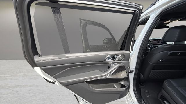 2023 BMW X7 M60i