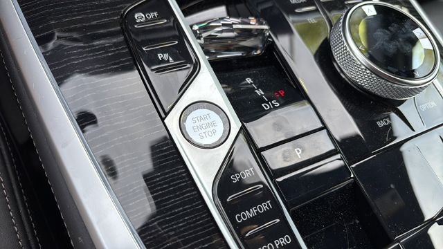 2023 BMW X7 M60i