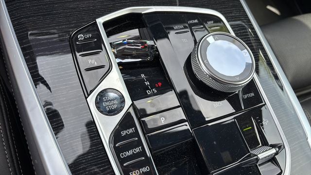 2023 BMW X7 M60i