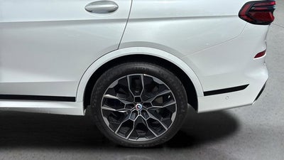 2023 BMW X7 M60i