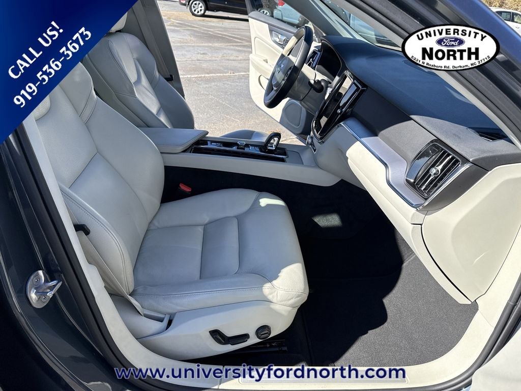 2024 Volvo S60 B5 Core Dark Theme