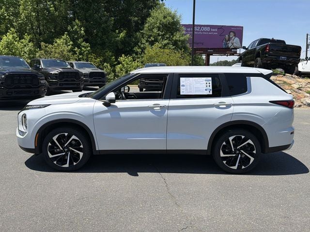 2024 Mitsubishi Outlander Base