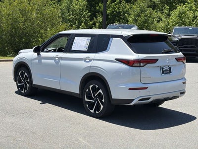 2024 Mitsubishi Outlander Base