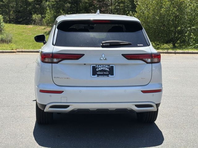 2024 Mitsubishi Outlander Base