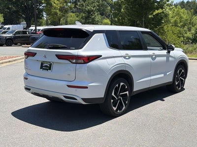 2024 Mitsubishi Outlander Base