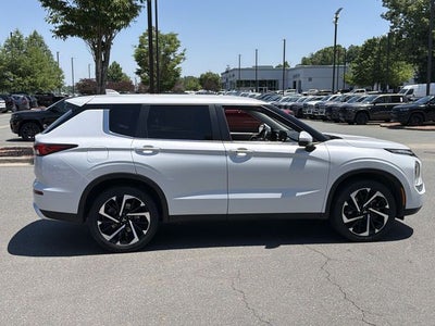 2024 Mitsubishi Outlander Base