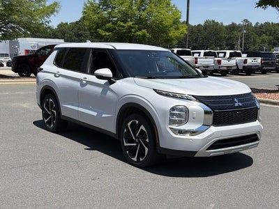 2024 Mitsubishi Outlander Base