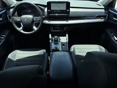 2024 Mitsubishi Outlander Base