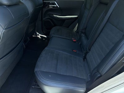 2024 Mitsubishi Outlander Base