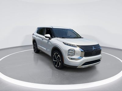 2024 Mitsubishi Outlander Base
