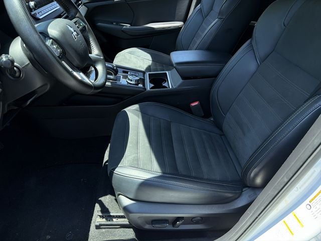 2024 Mitsubishi Outlander Base
