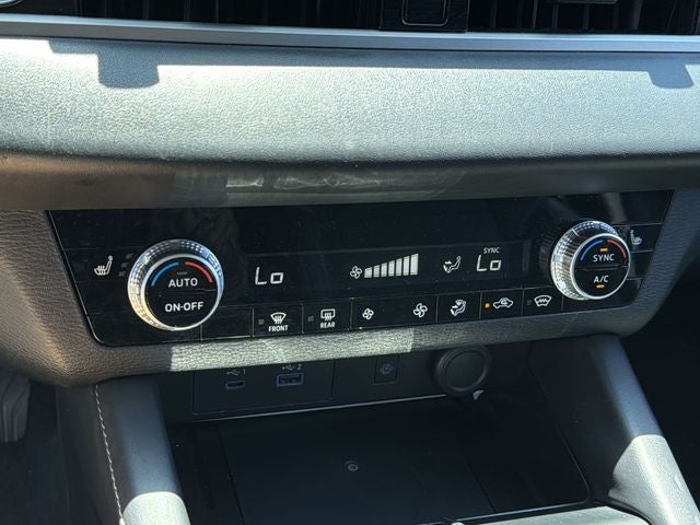 2024 Mitsubishi Outlander Base