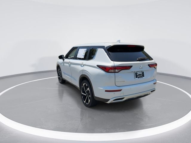 2024 Mitsubishi Outlander Base