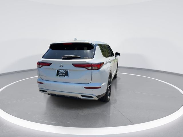 2024 Mitsubishi Outlander Base