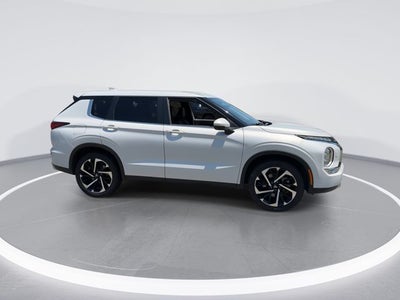 2024 Mitsubishi Outlander Base