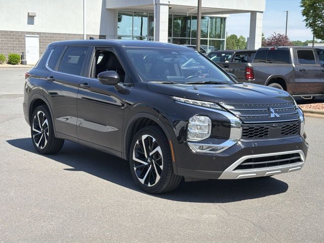 2024 Mitsubishi Outlander Base