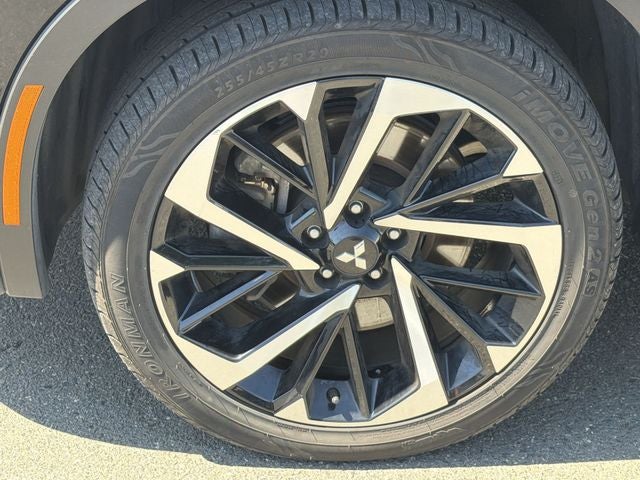 2024 Mitsubishi Outlander Base