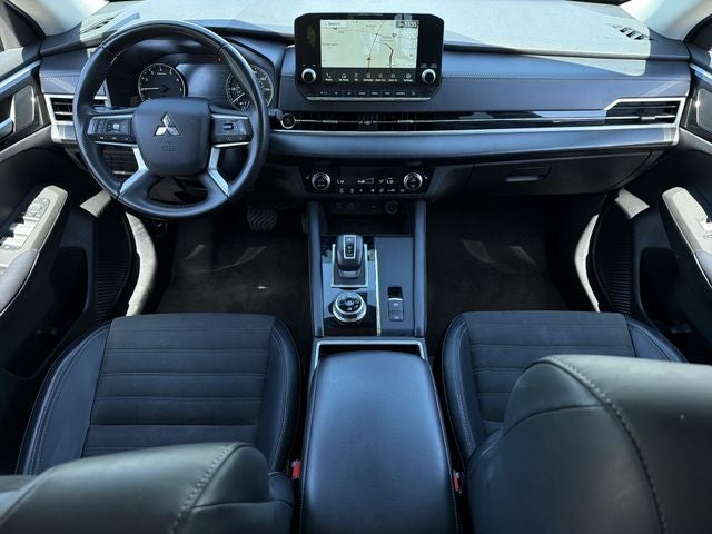 2024 Mitsubishi Outlander Base