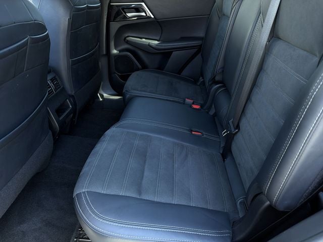 2024 Mitsubishi Outlander Base