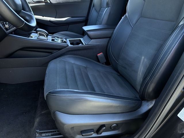 2024 Mitsubishi Outlander Base