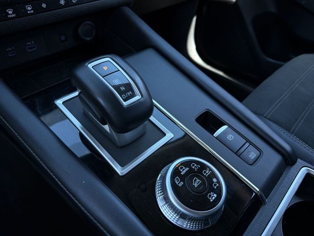 2024 Mitsubishi Outlander Base