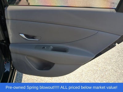 2023 Hyundai Elantra SE